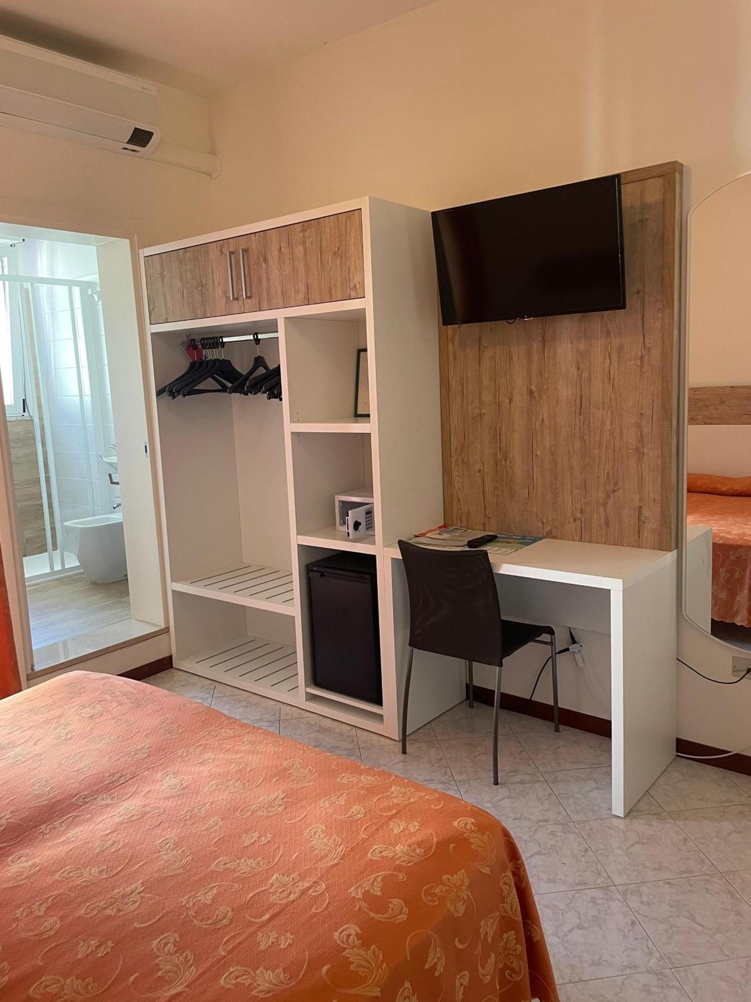 Hotel Di Giovanni Bibione Bagian luar foto