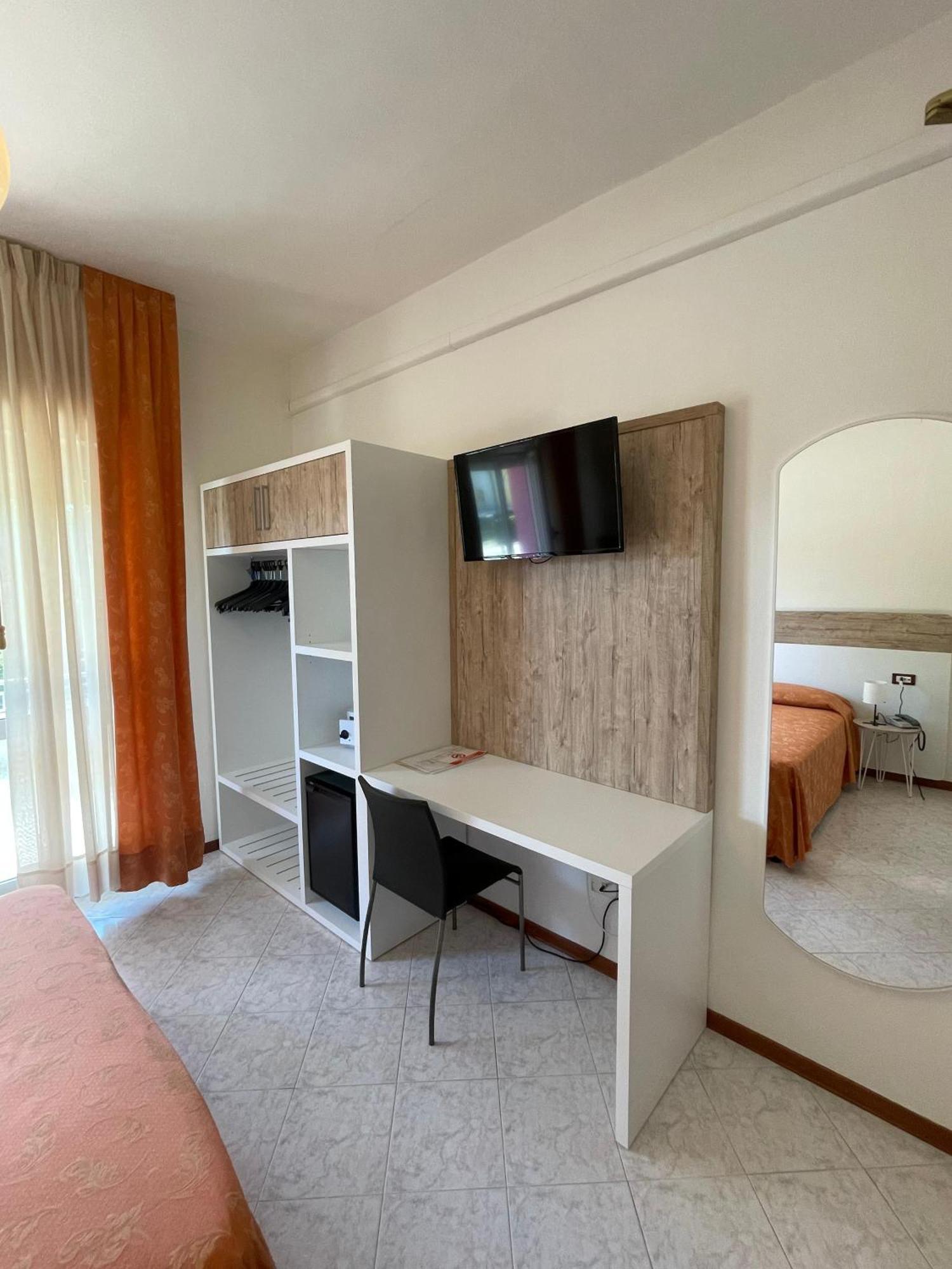Hotel Di Giovanni Bibione Bagian luar foto