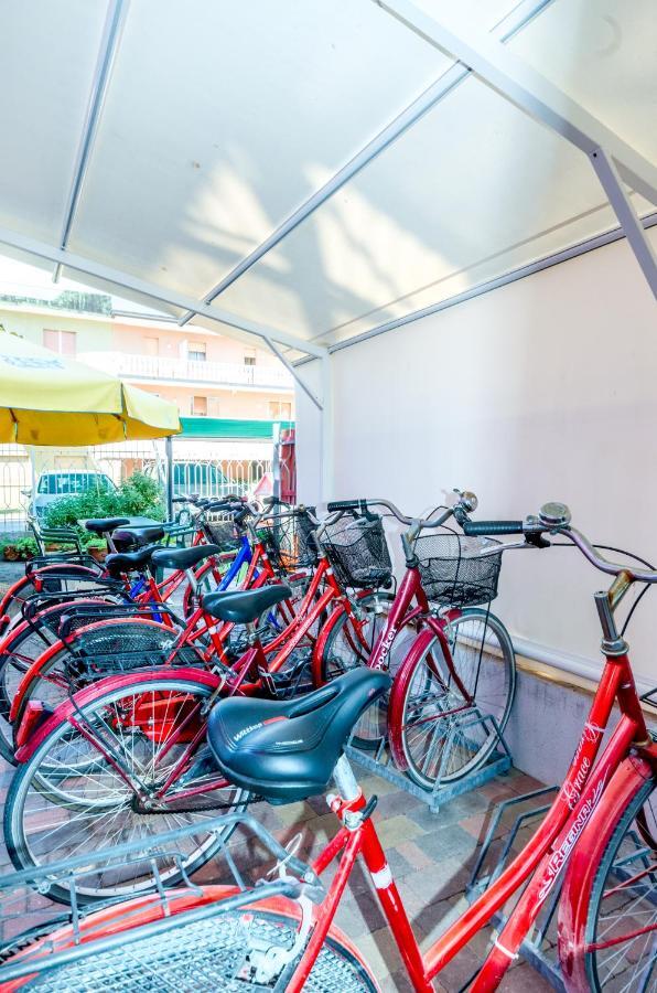Hotel Di Giovanni Bibione Bagian luar foto